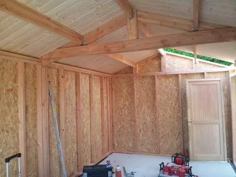Intérieur ossature OSB, porte de service