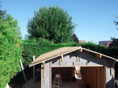 Garage ossature avec pare-pluie, vue de face