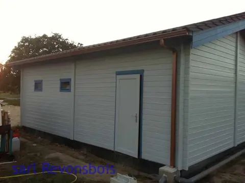Garage bois peint gris, façade avec porte
