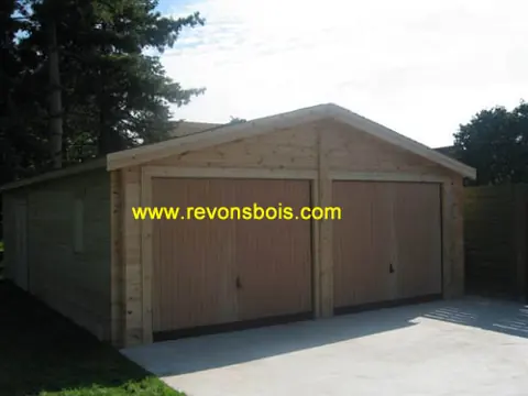 Garage double en madriers sur dalle, filigrane