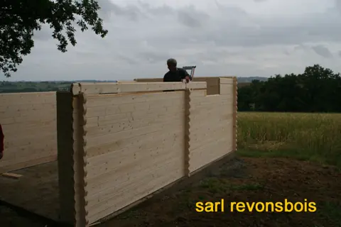 Murs en madriers à hauteur, vue intérieure