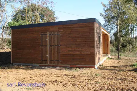 Garage toit plat lasuré, porte double