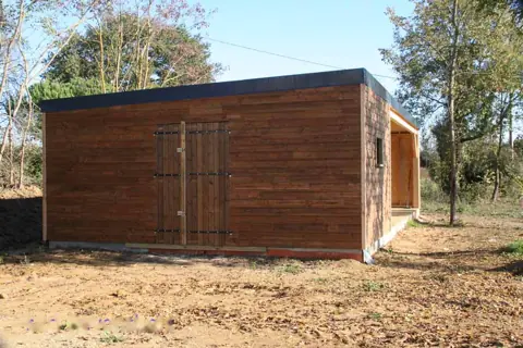 Garage toit plat lasuré, porte double