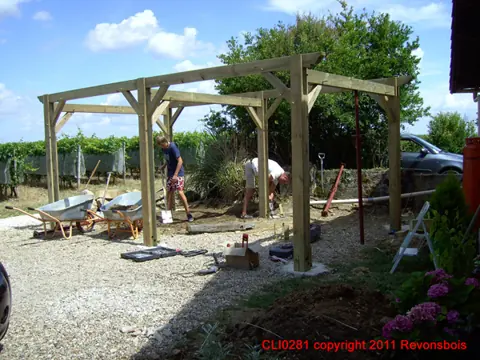 Structure de carport bois en montage