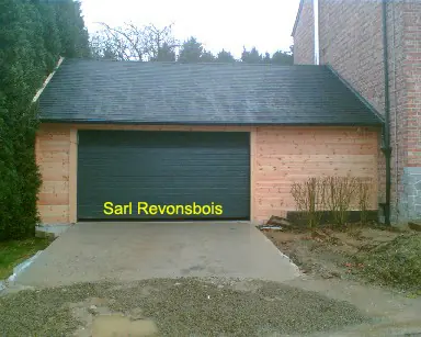 Garage bois peint vert, porte sectionnelle