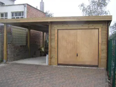 Garage toit plat avec carport sur pavés