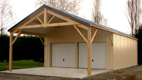 Garage ossature avec carport, charpente apparente