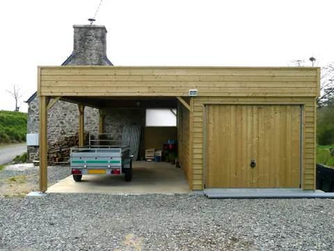 Garage ossature toit plat avec carport, remorque