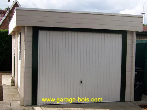 Garage bois toit plat, porte basculante blanche